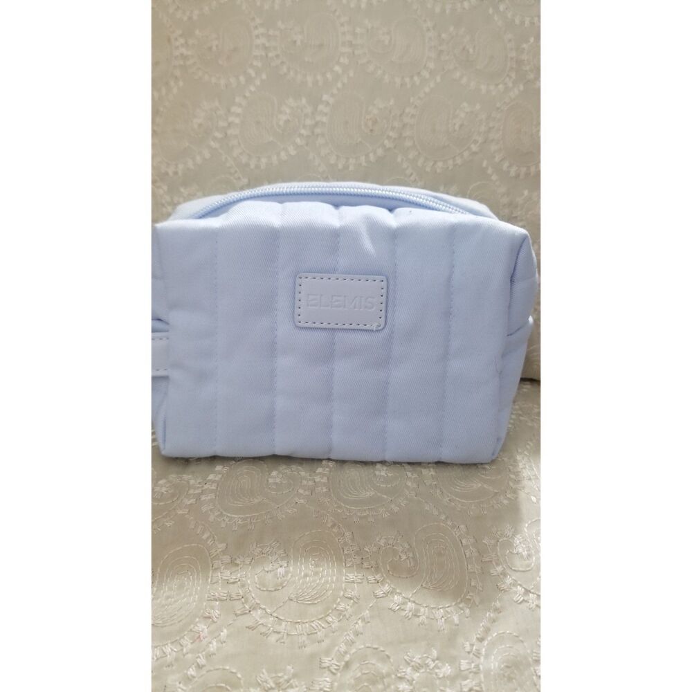Elemis makeup bag, perfect to take along with you everyway! 8x5x3